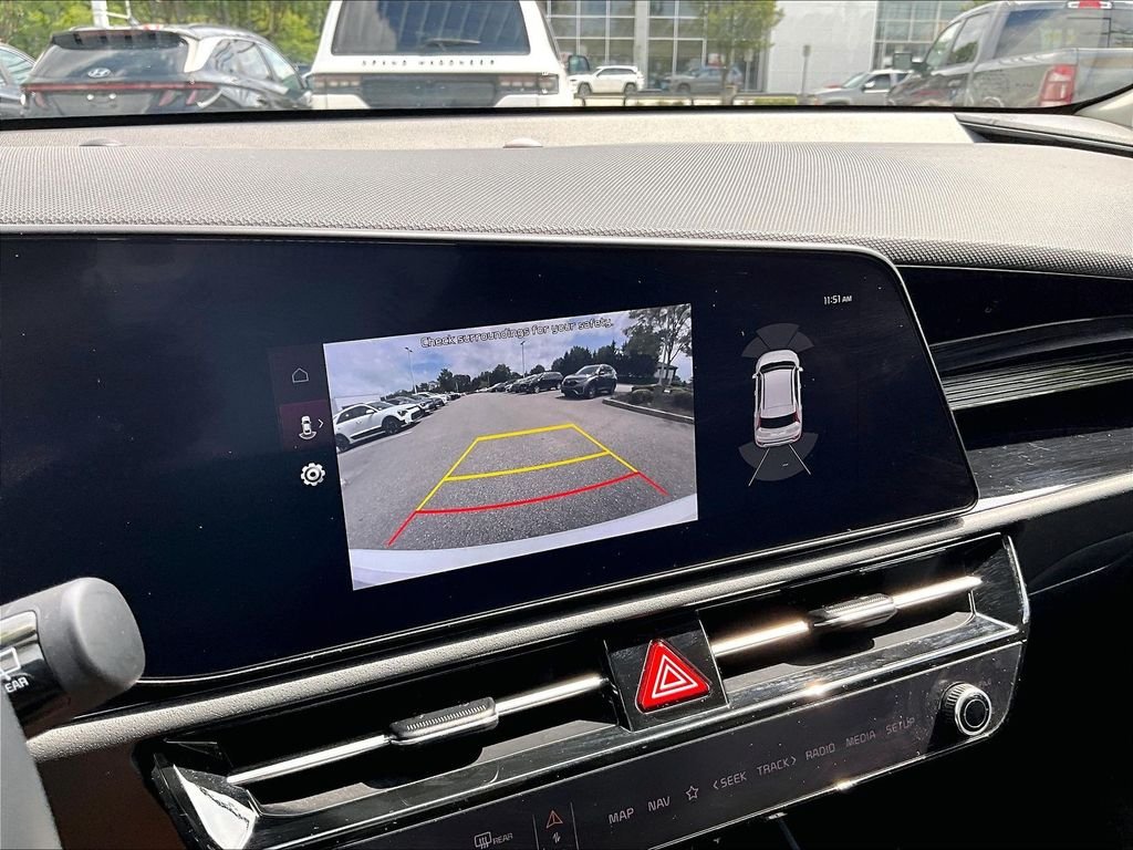 Used 2023 White Kia Wave image 19