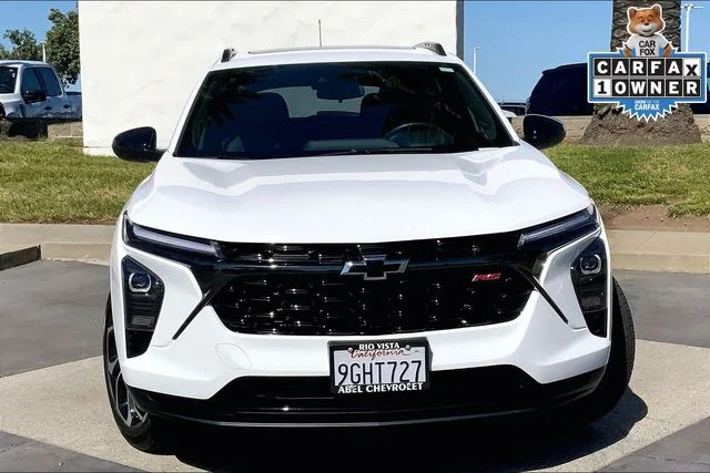 Used 2024 Summit White Chevrolet 2RS image 3