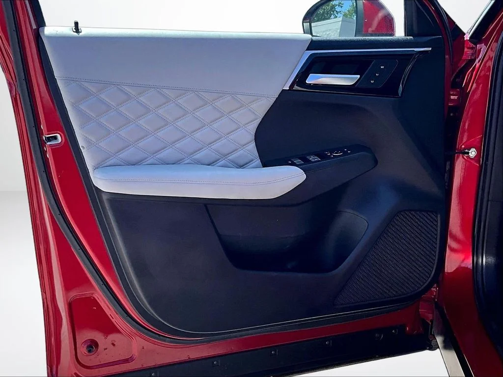 Used 2024 Red Mitsubishi SEL image 24