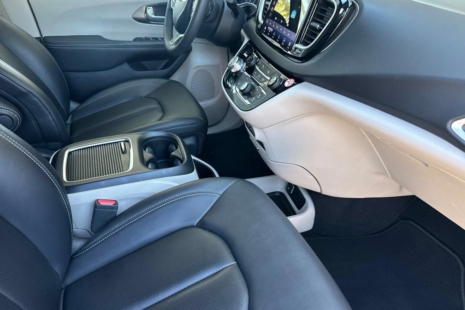2024 Chrysler Pacifica Touring L - Photo 18