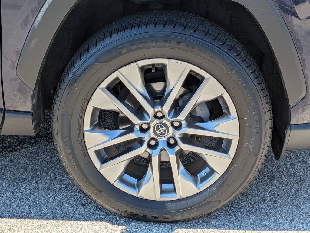 Used 2020 Blue Toyota XLE Premium image 15