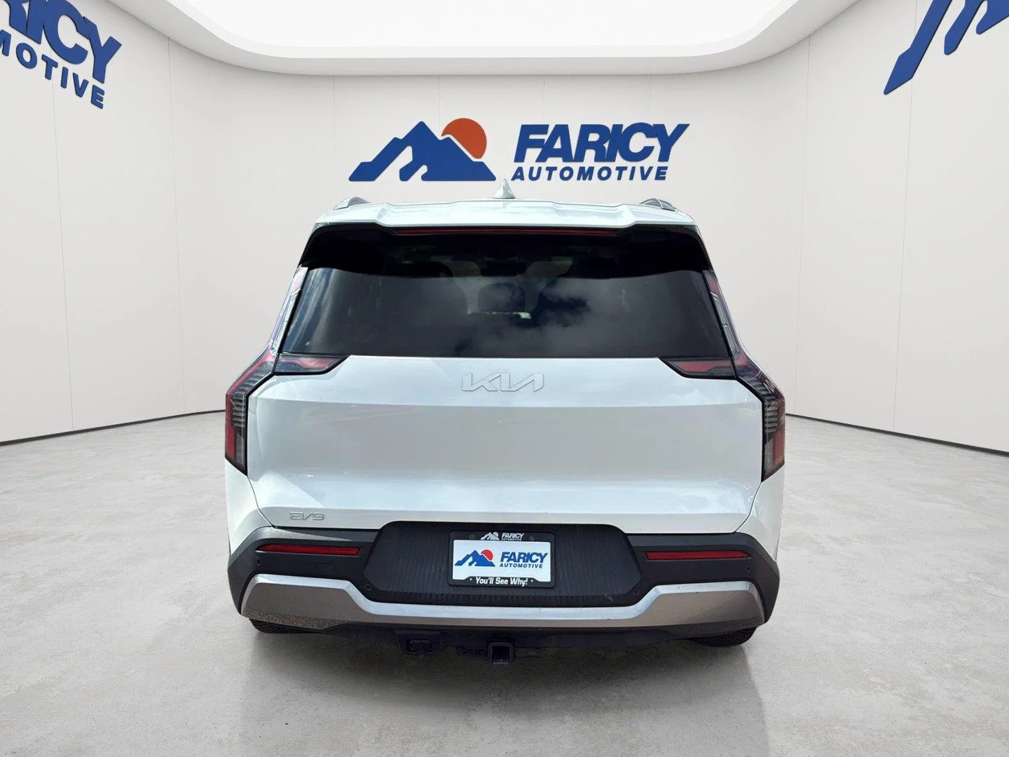 Used 2024 Snow White Pearl Kia Wind image 16