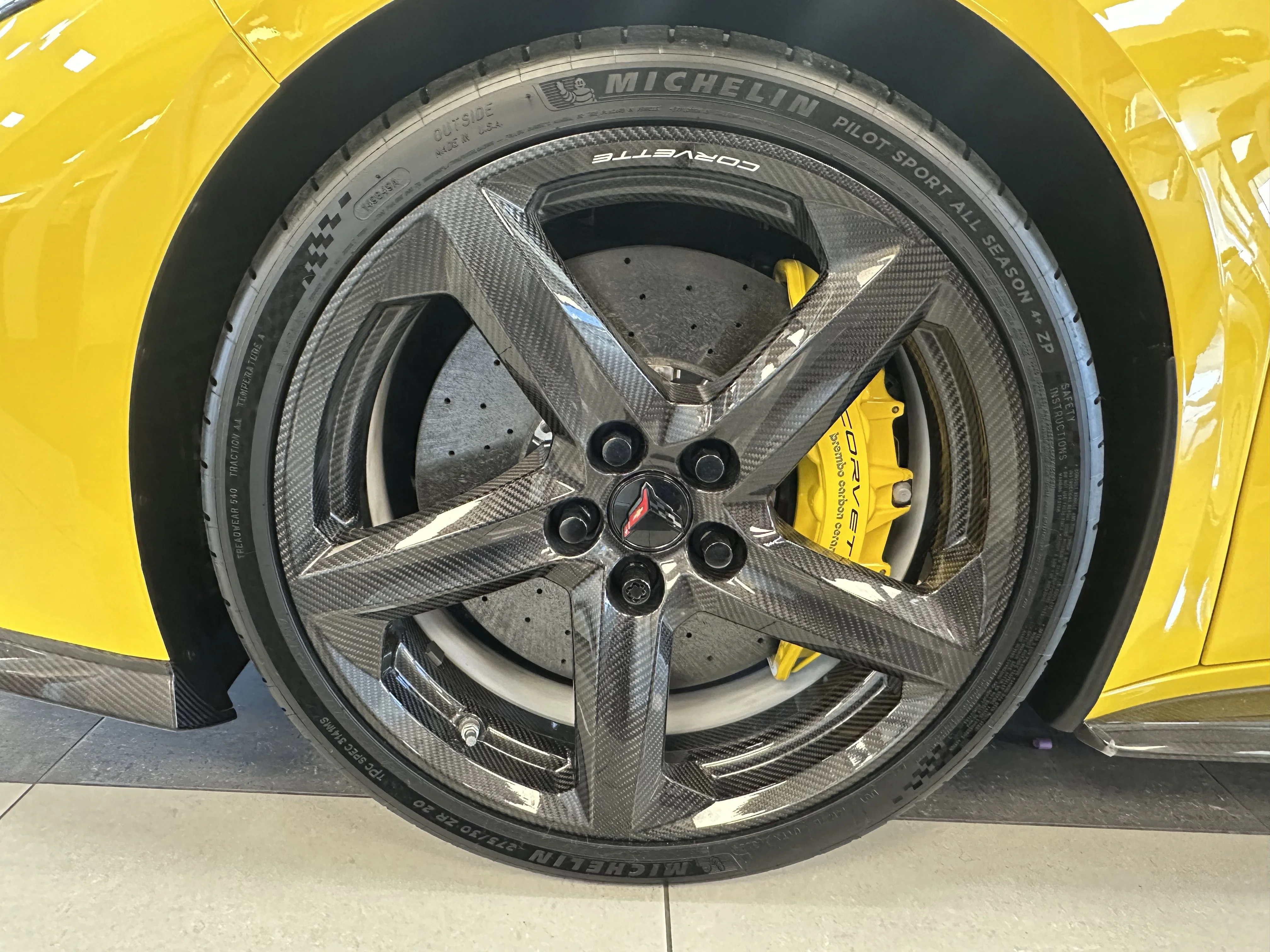 New 2025 Competition Yellow Tintcoat Metallic Chevrolet 3LZ E-Ray image 6