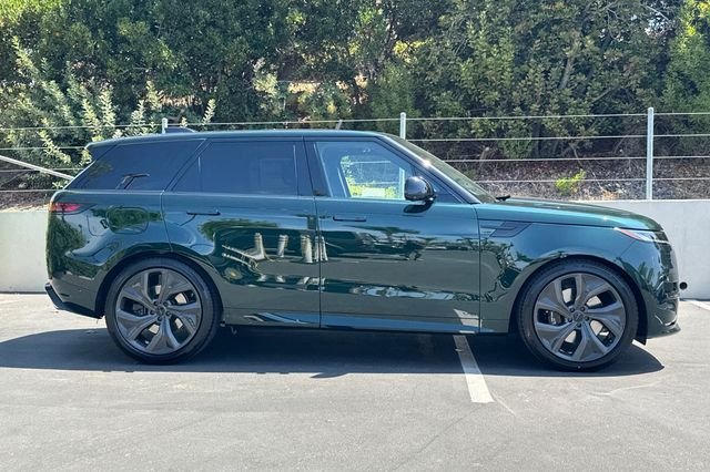 New 2026 British Racing Green Land Rover Dynamic SE image 6