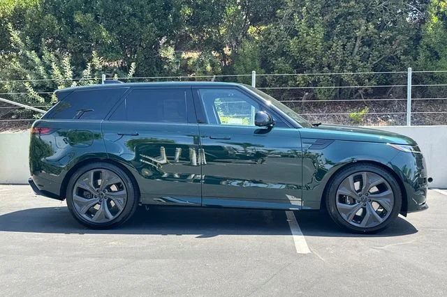 New 2026 British Racing Green Land Rover Dynamic SE image 6