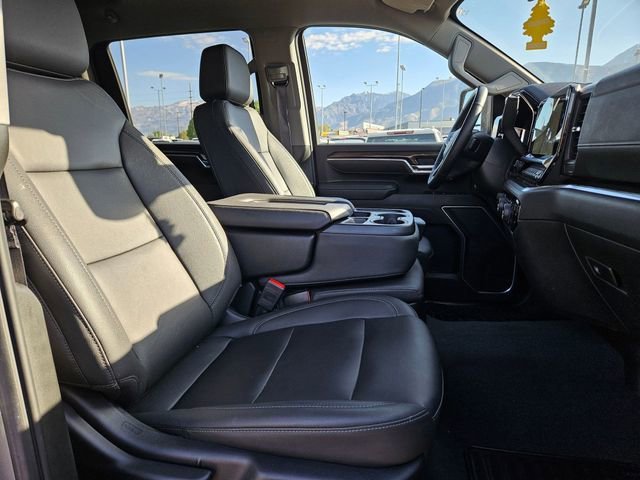 Used 2025 Sterling Gray Metallic Chevrolet LT image 31