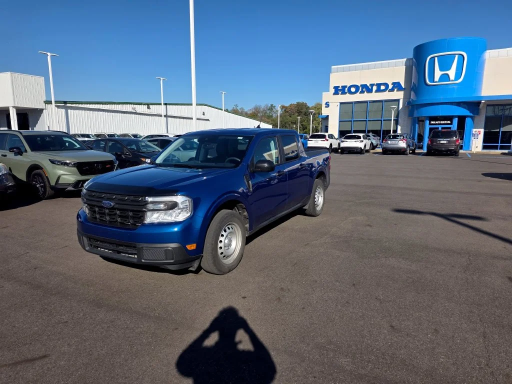 Used 2024 Blue Metallic Ford XL image 7
