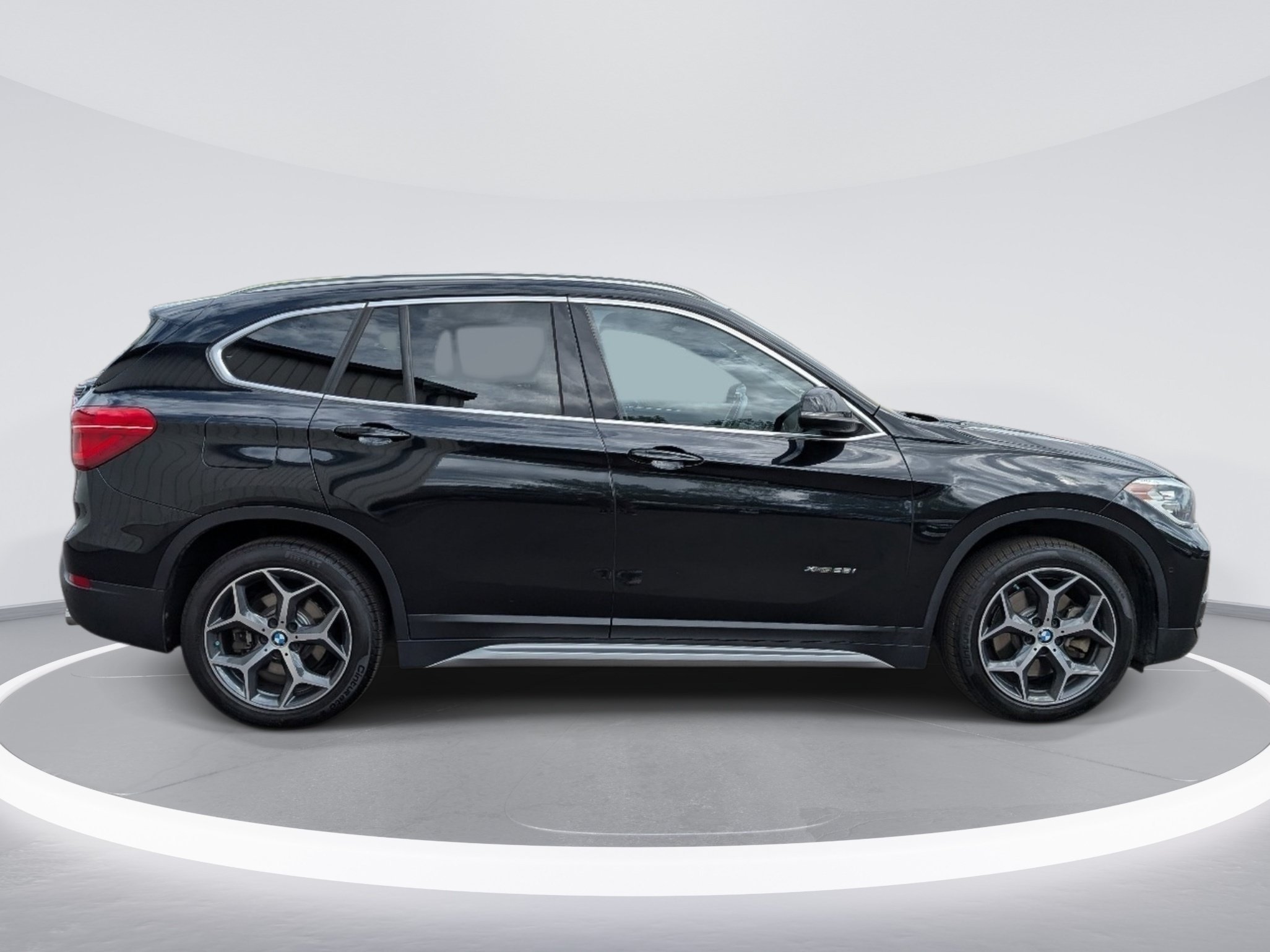 Used 2017 Jet Black BMW xDrive28i image 4
