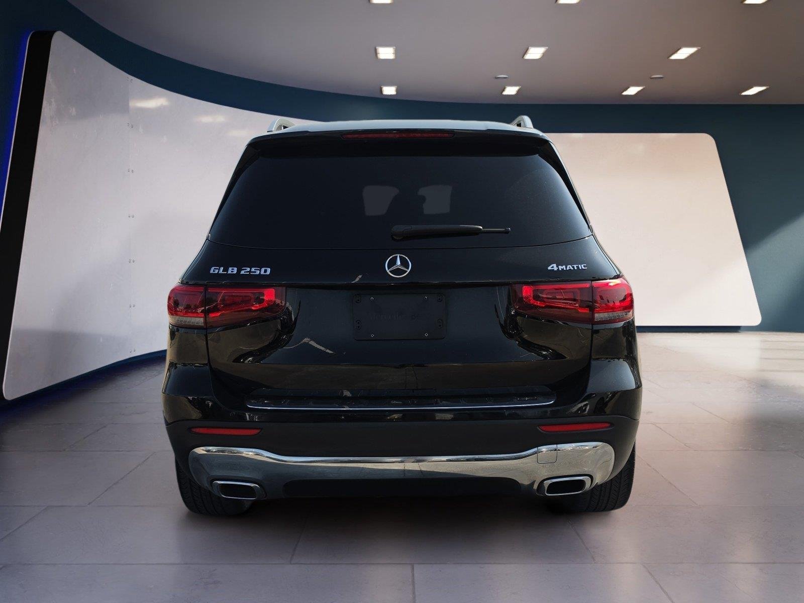 Used 2022 Cosmos Black Metallic Mercedes-Benz GLB 250 image 4