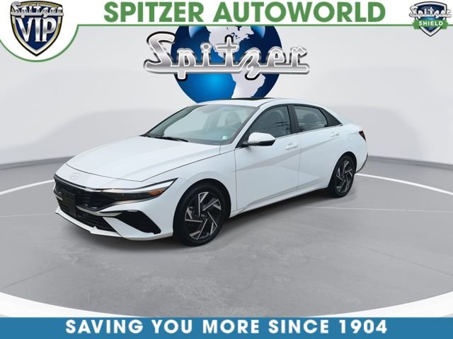 Used 2025 White Hyundai Limited image 4