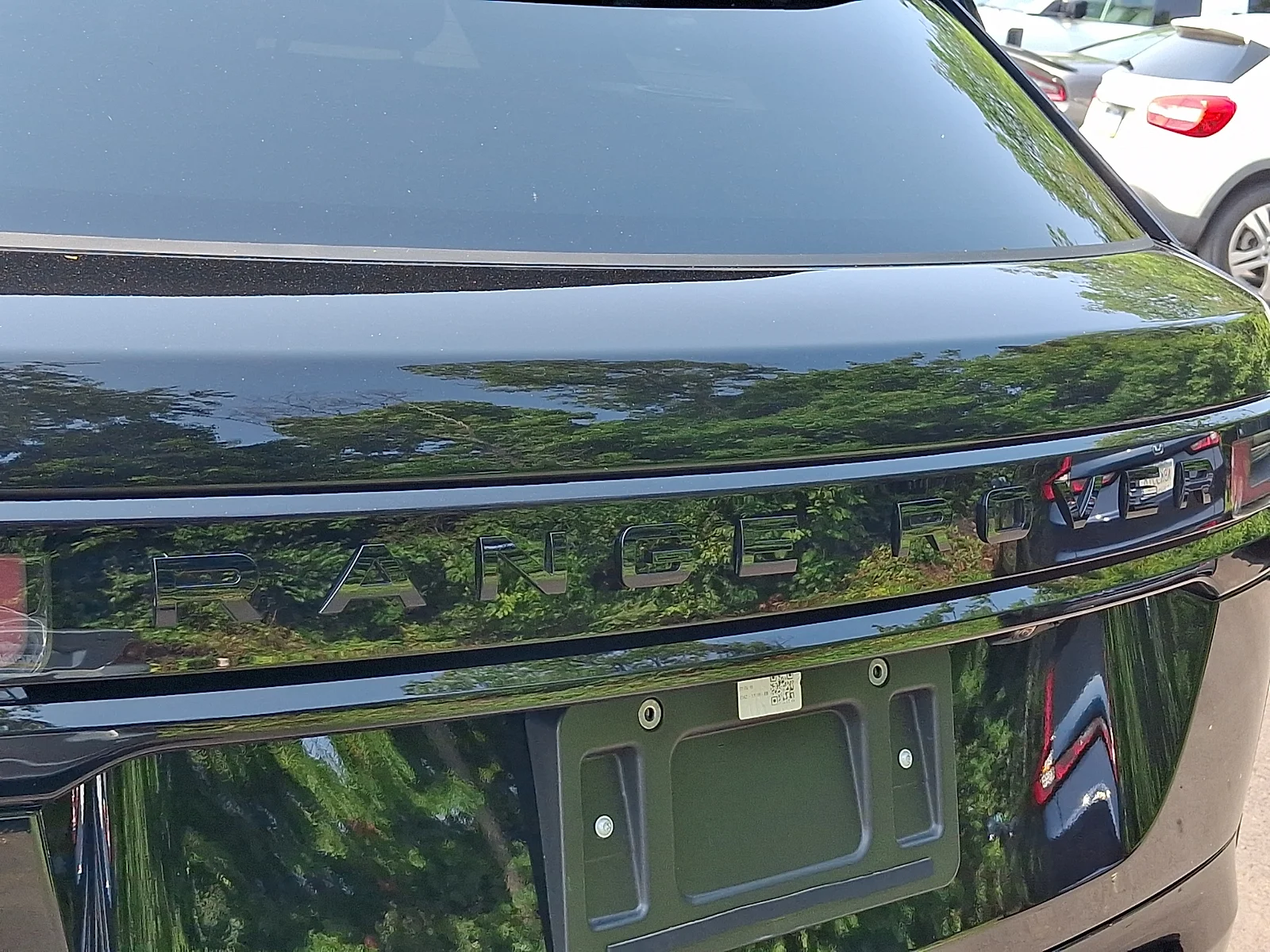 Certified Used 2026 Santorini Black Metallic - 1AG Land Rover S image 25