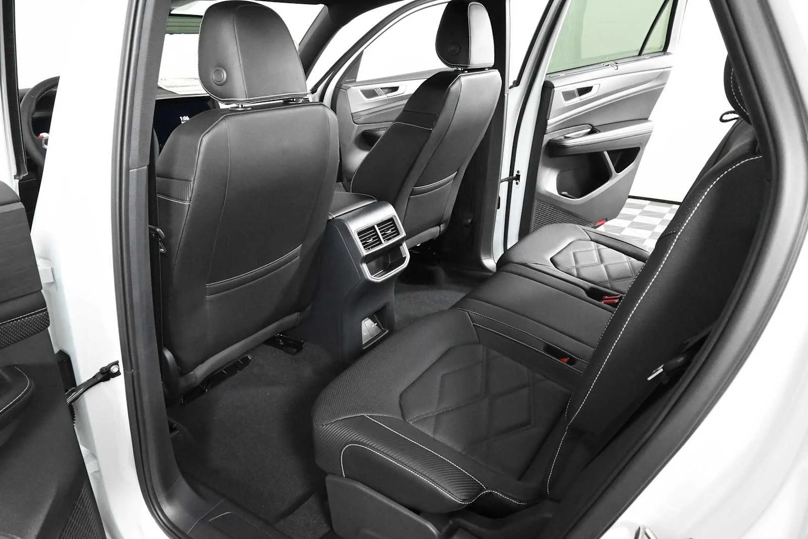 New 2026 Opal White Pearl Volkswagen 2.0T SE w/Technology image 13