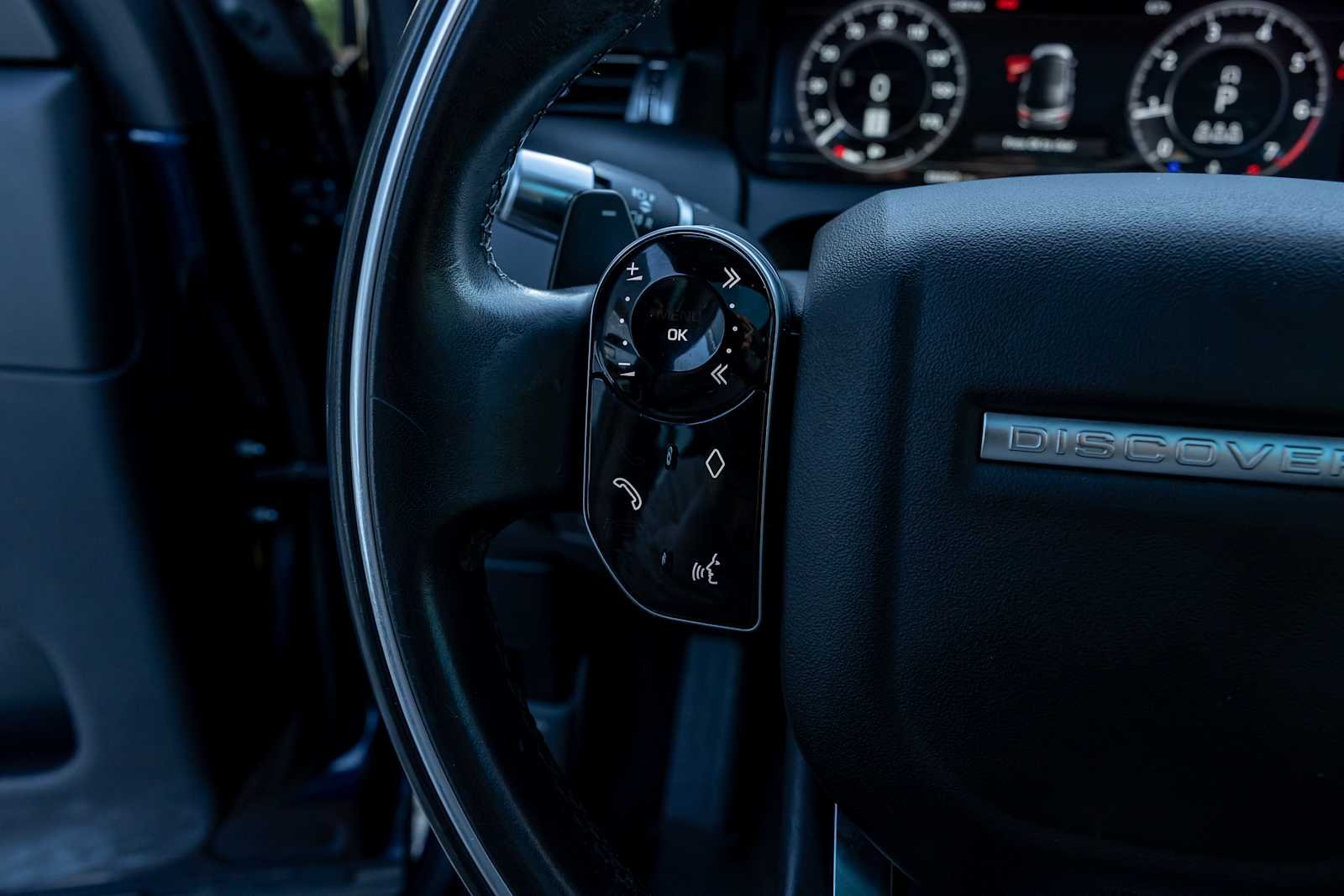 Used 2020 Portofino Blue Metallic Land Rover SE R-Dynamic image 17