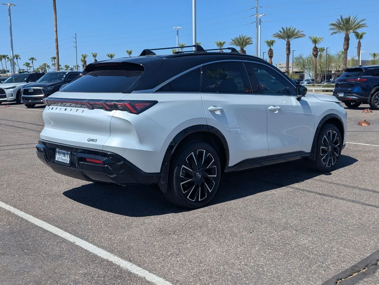 New 2027 2T RAD WHT INFINITI Autograph AWD image 5