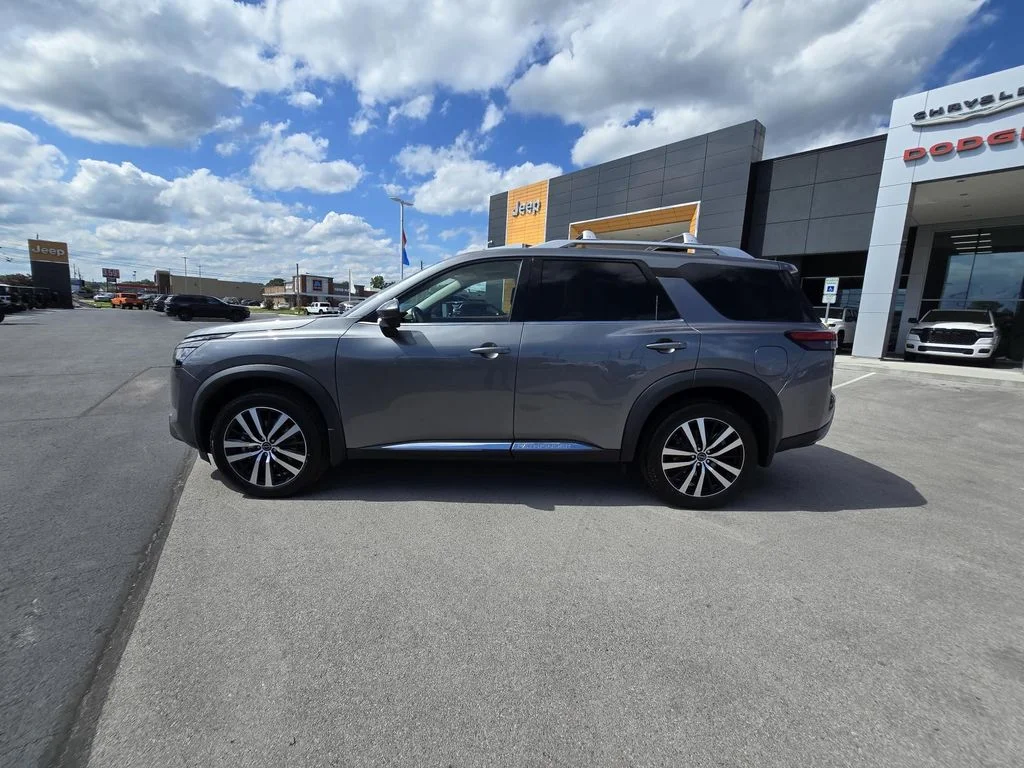 Used 2023 Gun Metallic Nissan Platinum image 4