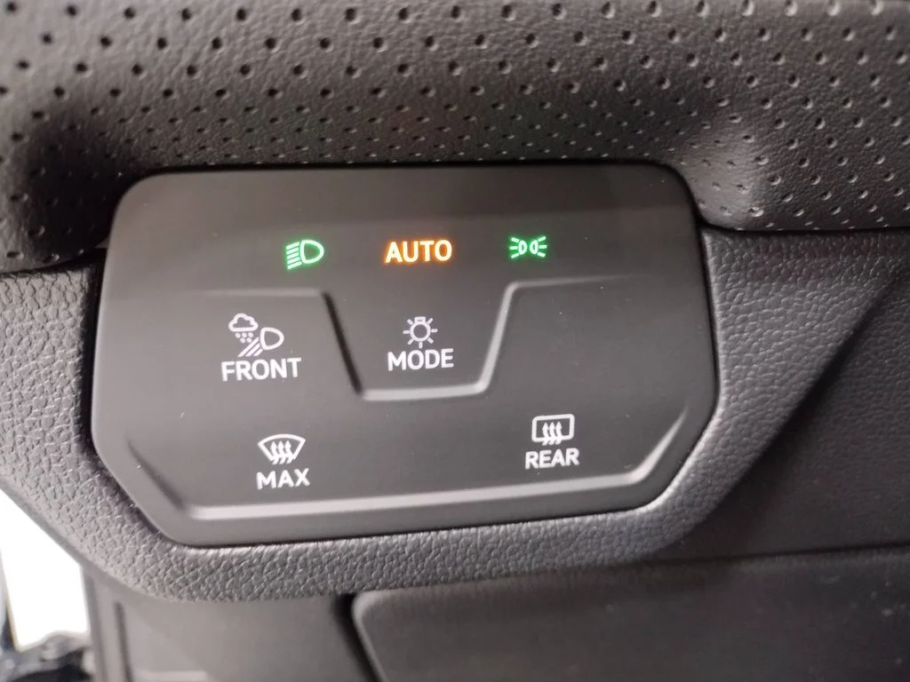 New 2026 White Volkswagen SE w/Technology image 27