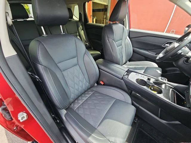 Used 2025 Red Nissan Platinum image 31