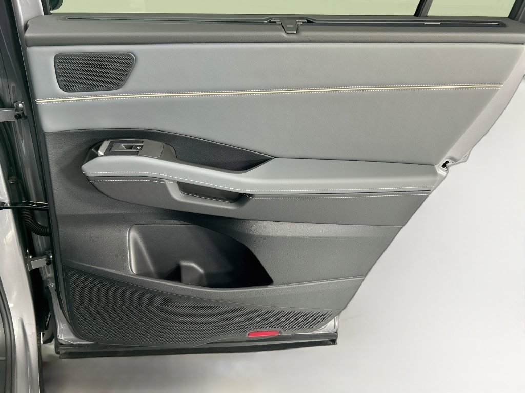 New 2027 Silver Volkswagen SE w/Technology image 25