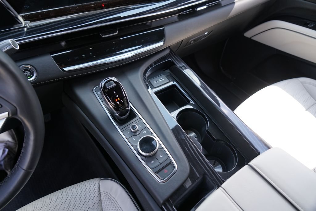 Used 2021 White Cadillac Sport image 18