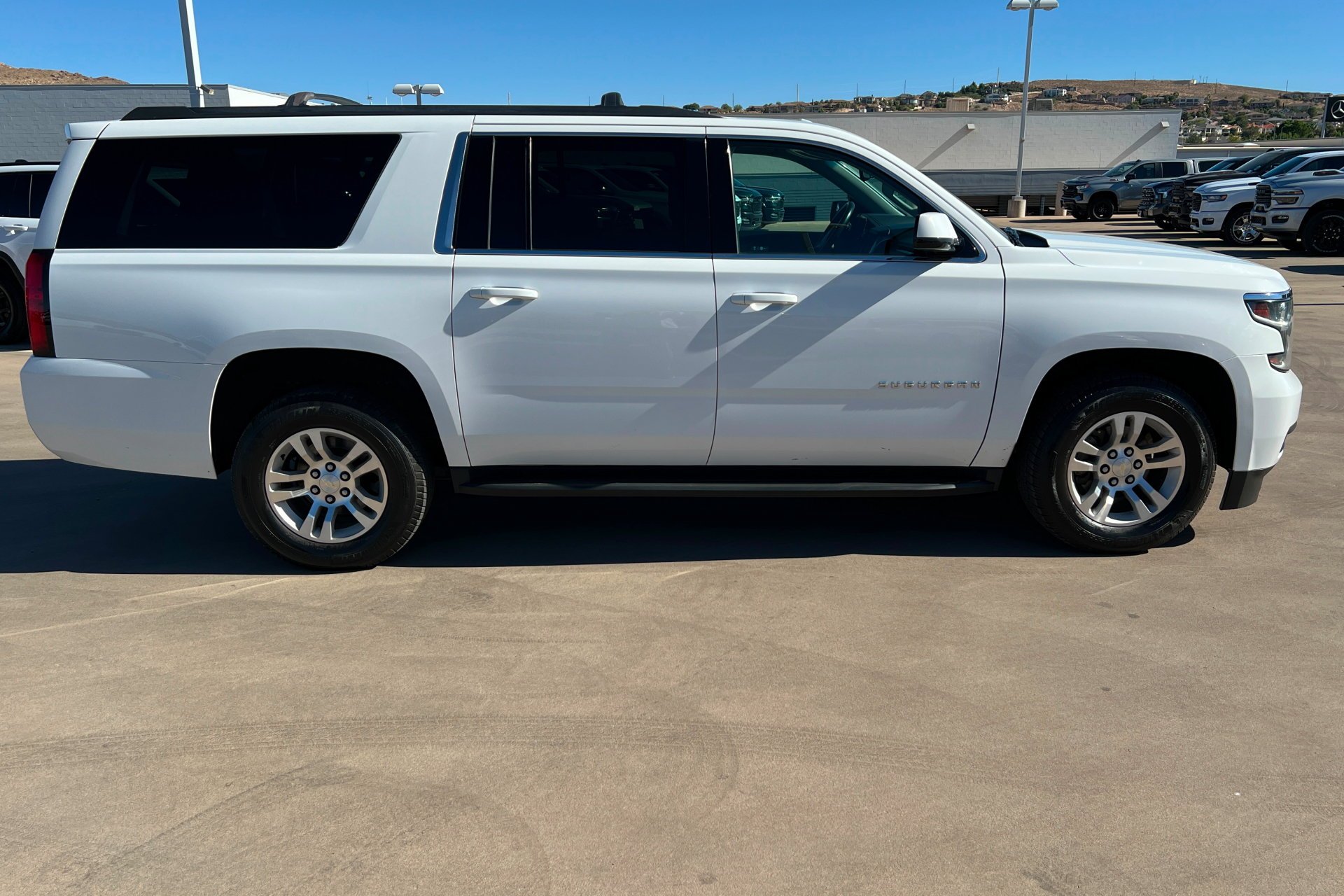 2017 Chevrolet Suburban LS - Photo 7