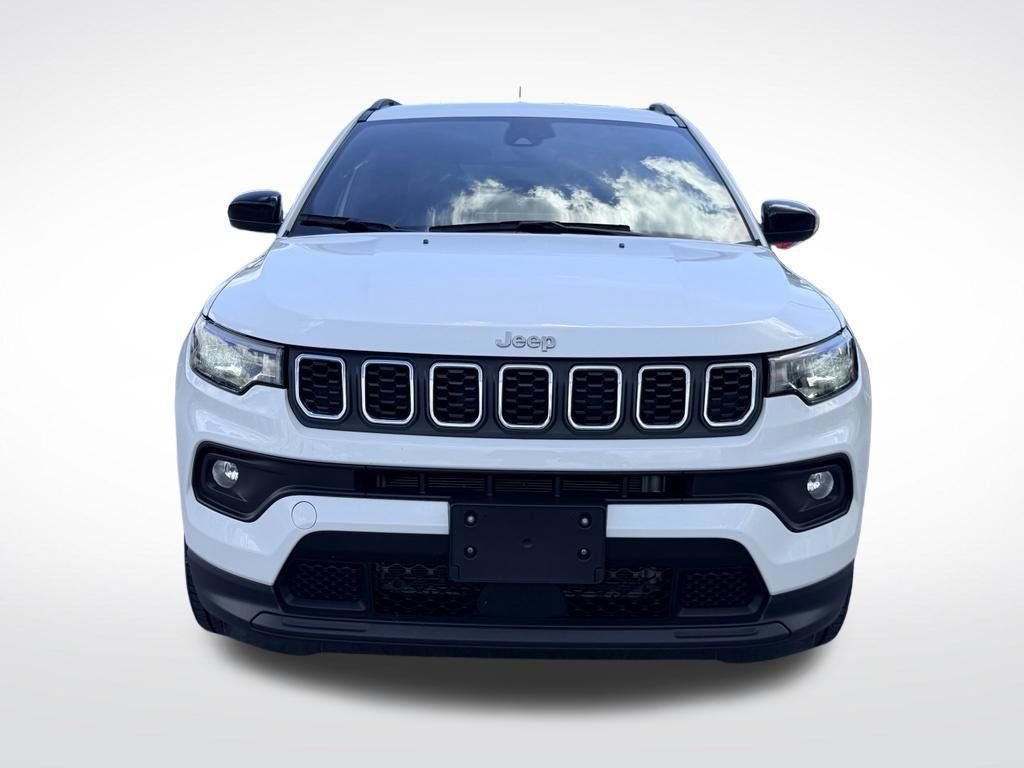 Used 2024 White Jeep Latitude image 9