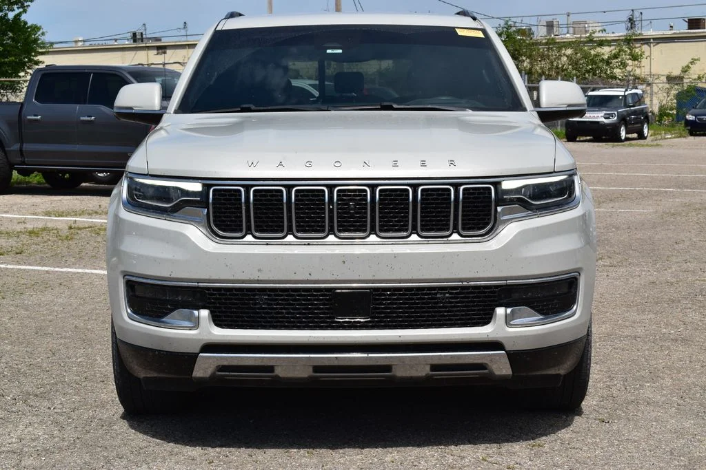 Used 2022 Jeep Wagoneer Series III with VIN 1C4SJVDT0NS180261 for sale in Kansas City