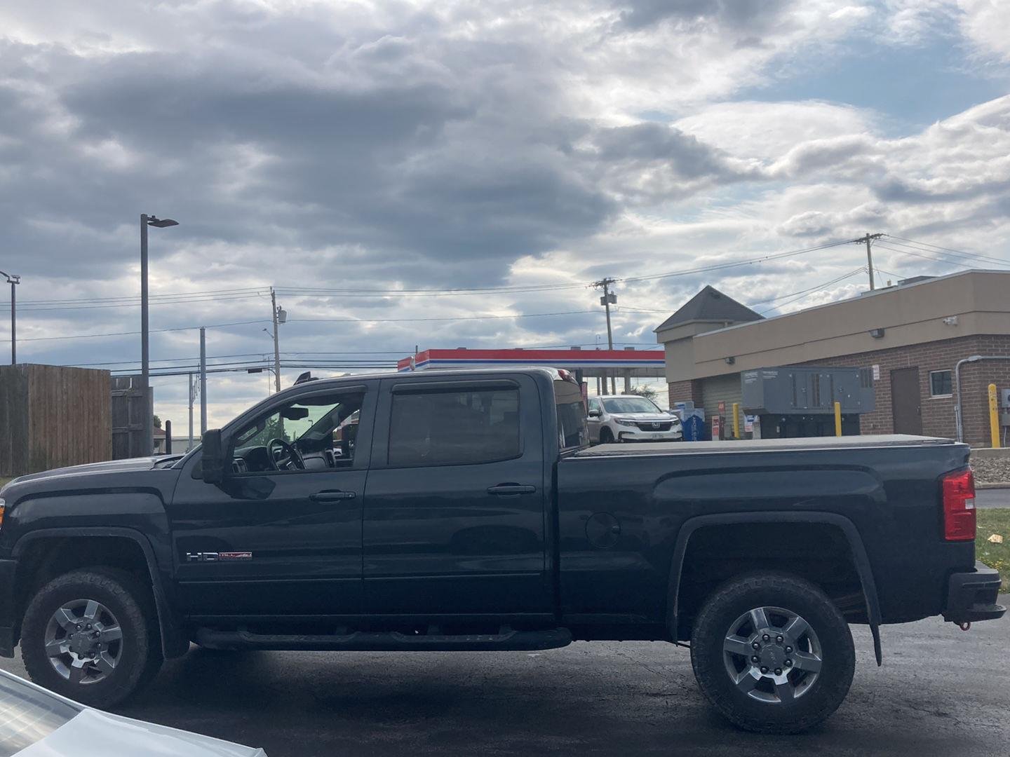 Used 2018 DARK SLATE METALLIC GMC SLT image 5