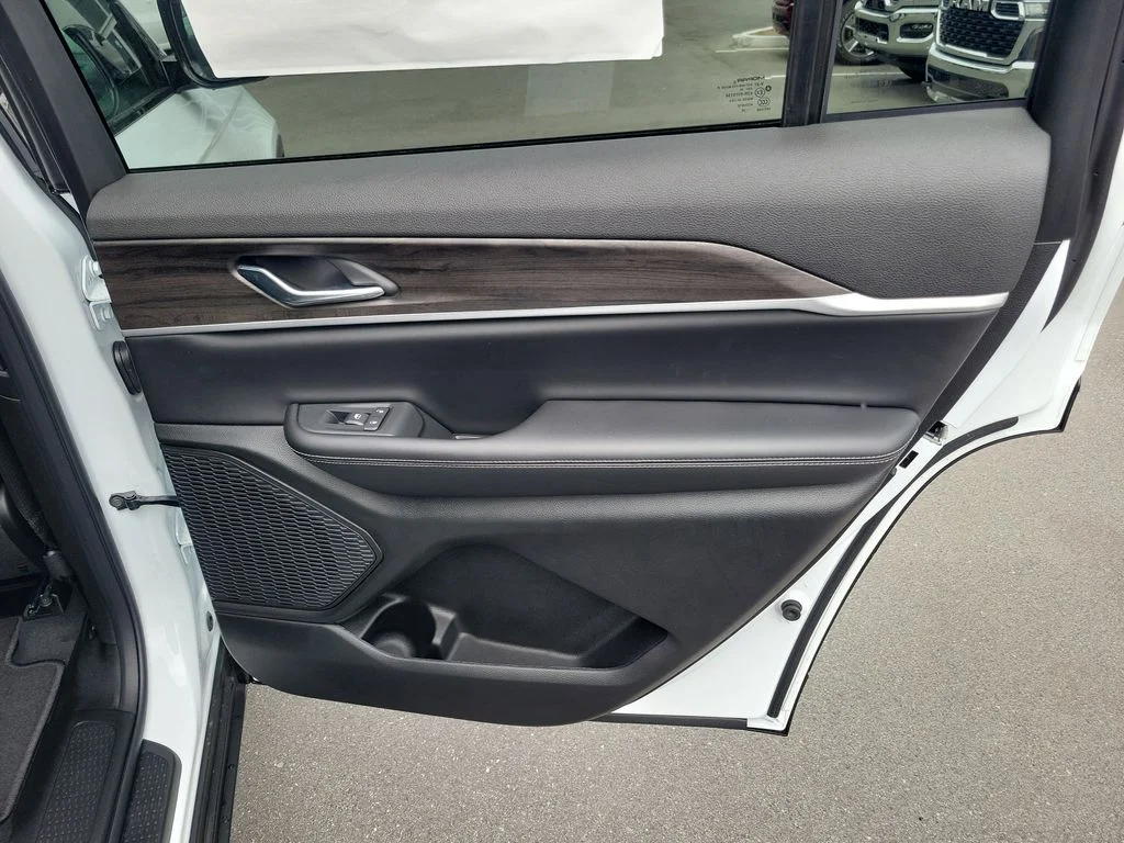 New 2026 Bright White Clearcoat Jeep Altitude image 31