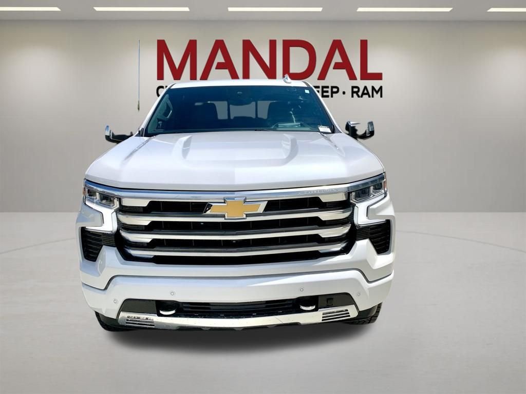Used 2023 Beige Chevrolet High Country image 3