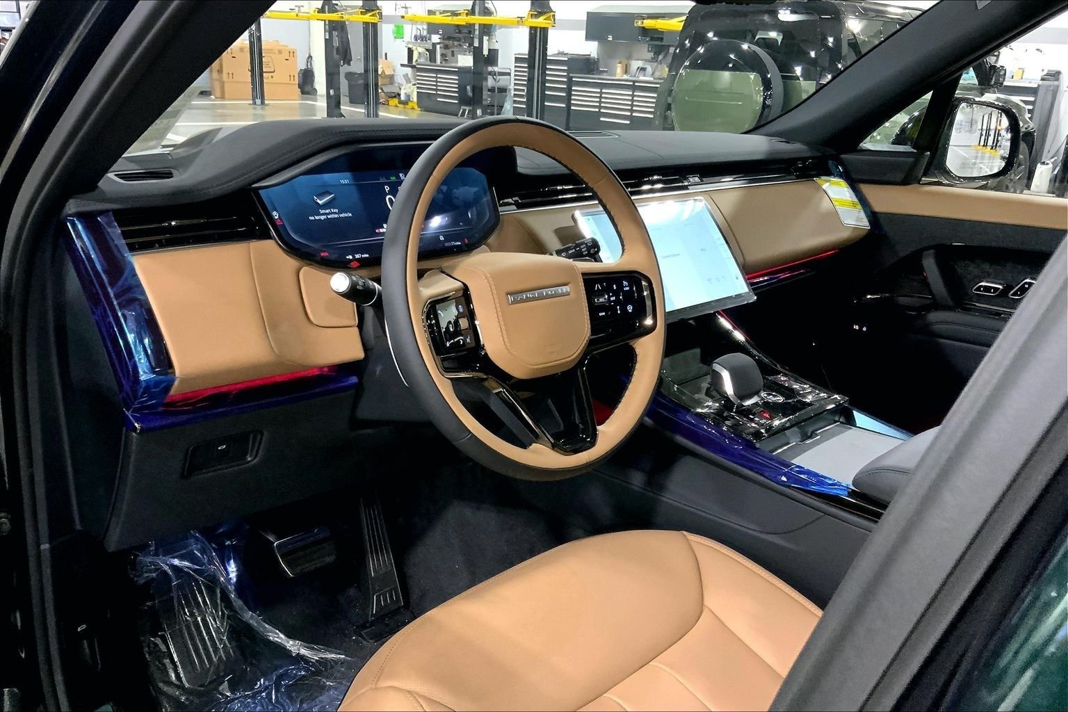 New 2027 British Racing Green Land Rover  Dynamic SE P530 image 8