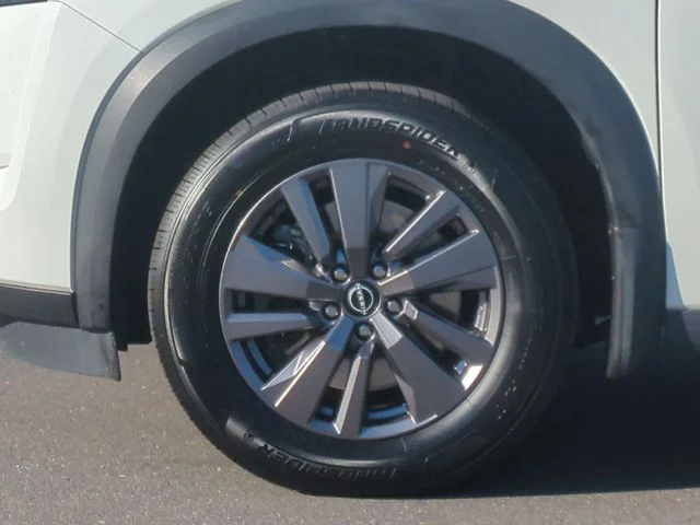 Used 2022 White Nissan SV image 17