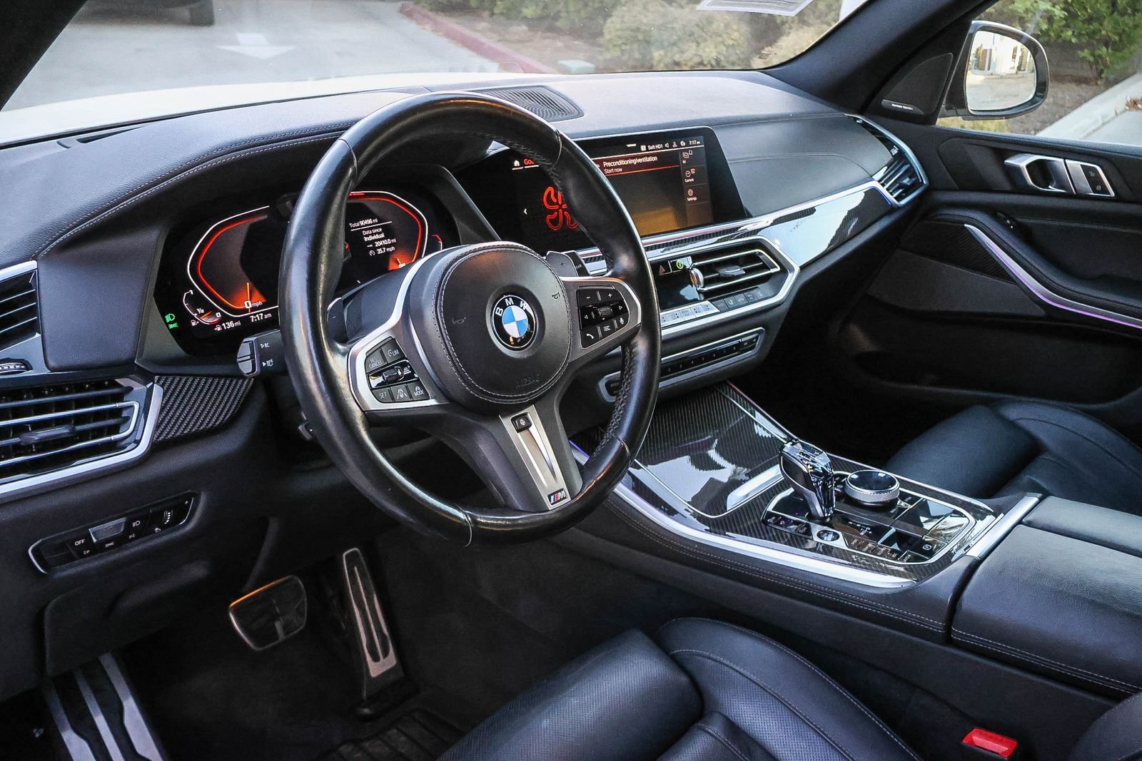 Used 2022 White BMW M50i image 24