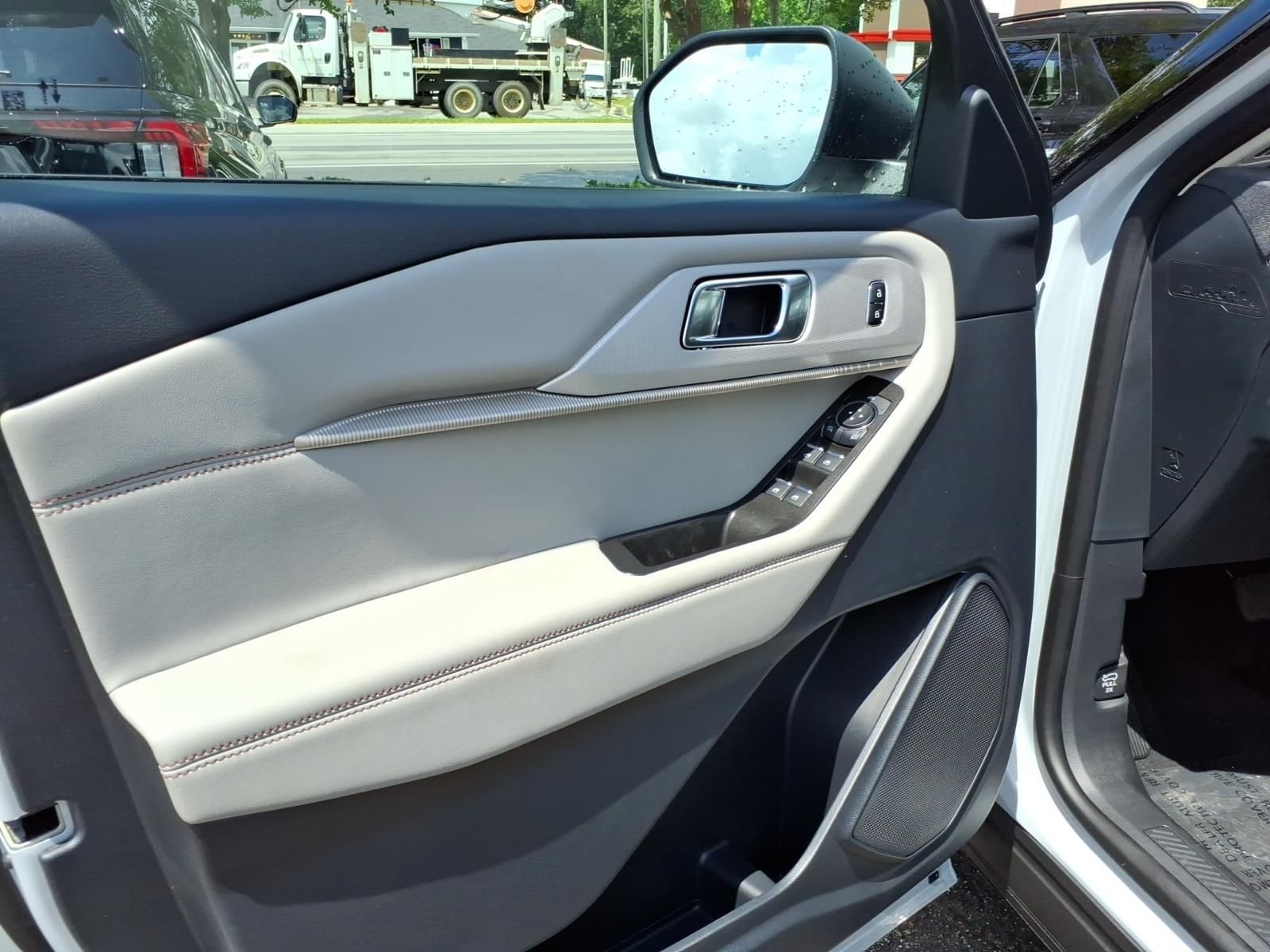 New 2026 Space White Metallic Ford Active image 9