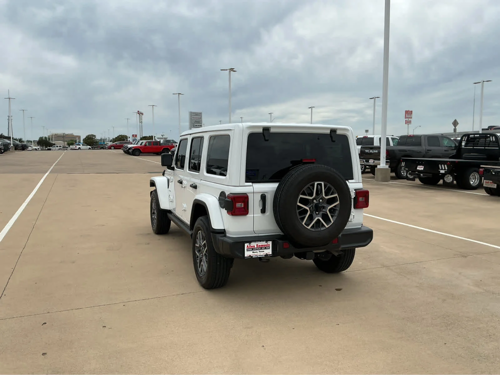 Used 2024 Bright White Clearcoat Jeep Sahara image 9