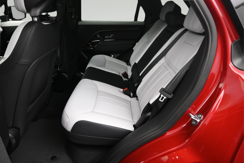 New 2026  Land Rover Dynamic SE image 6