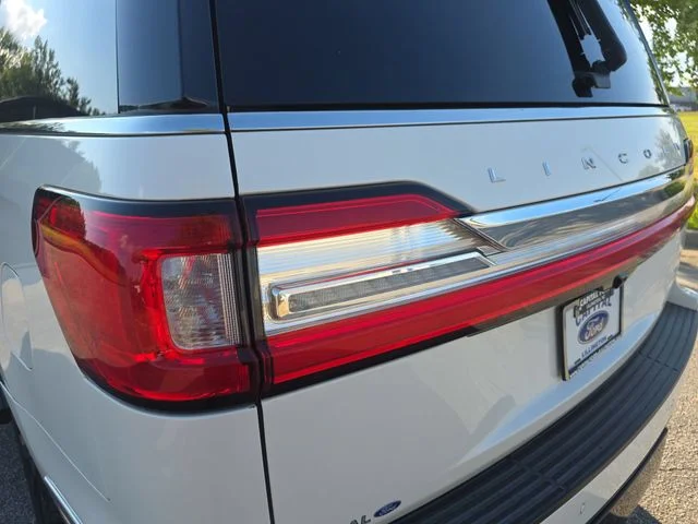 Used 2021 White Lincoln Reserve image 37