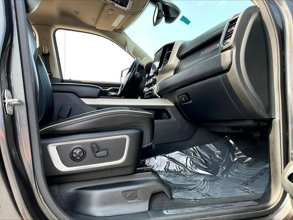Certified Used 2019 Granite Crystal Clearcoat Metallic Ram Laramie image 34