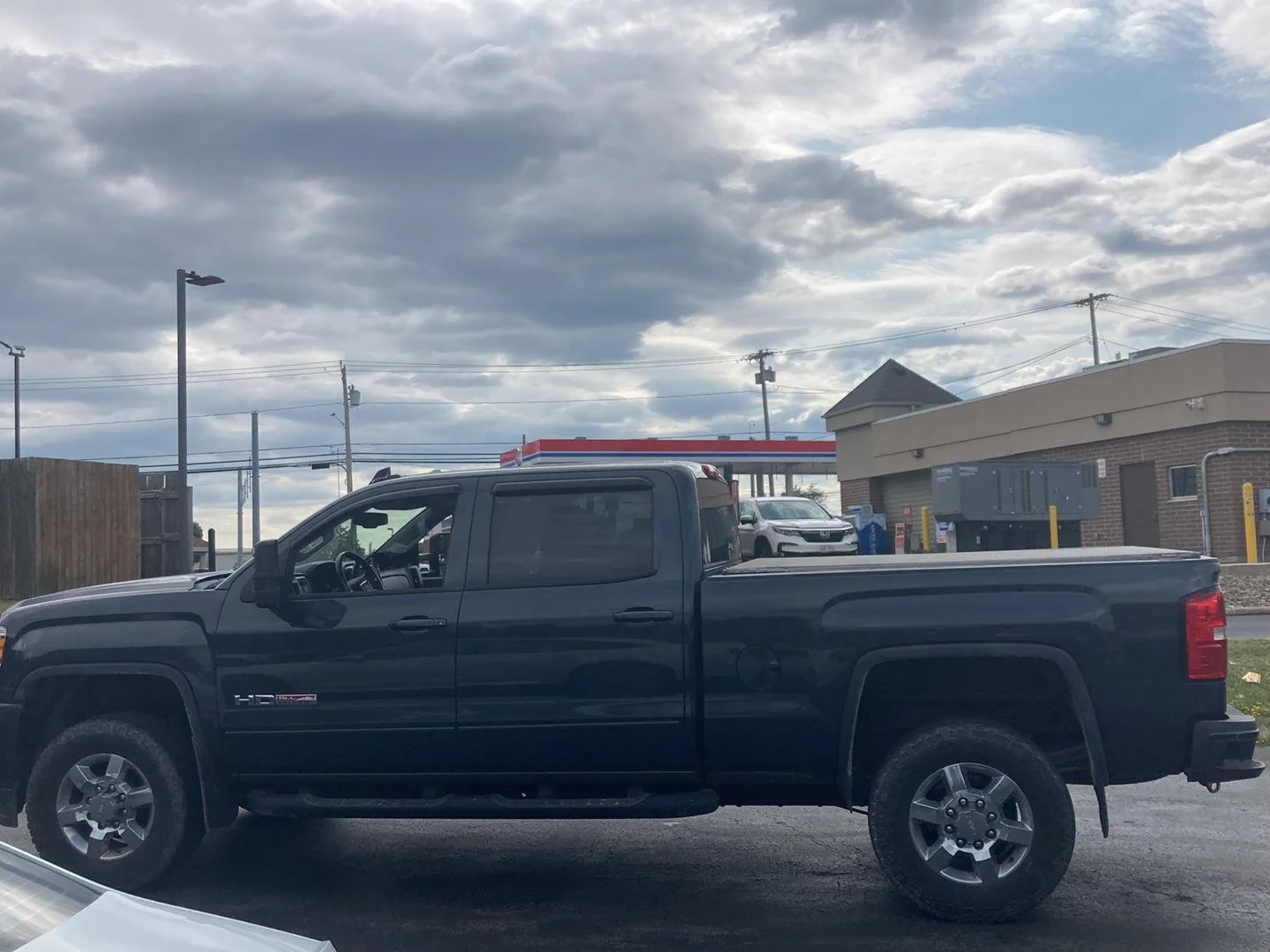 Used 2018 DARK SLATE METALLIC GMC SLT image 5