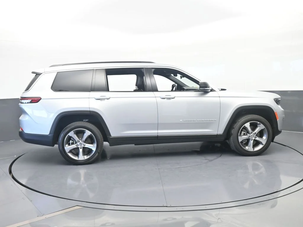 Used 2025 Silver Zynith Jeep Limited image 6