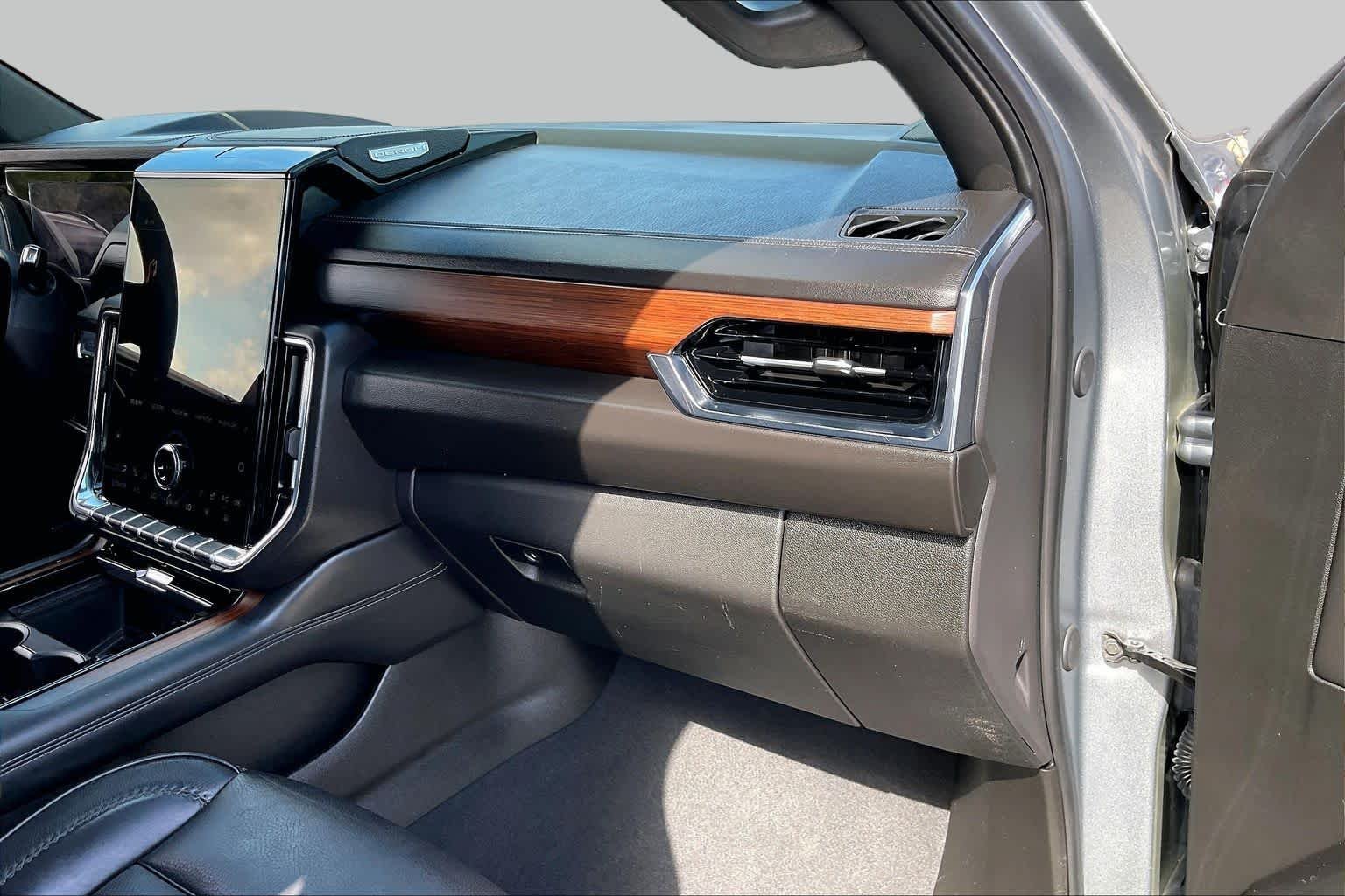 Used 2025 Sterling Metallic GMC Denali image 17