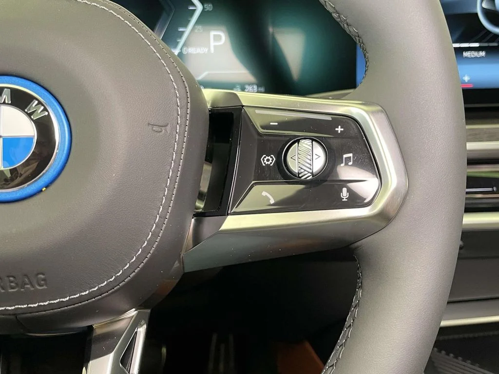 Used 2026 Black BMW xDrive60 image 34