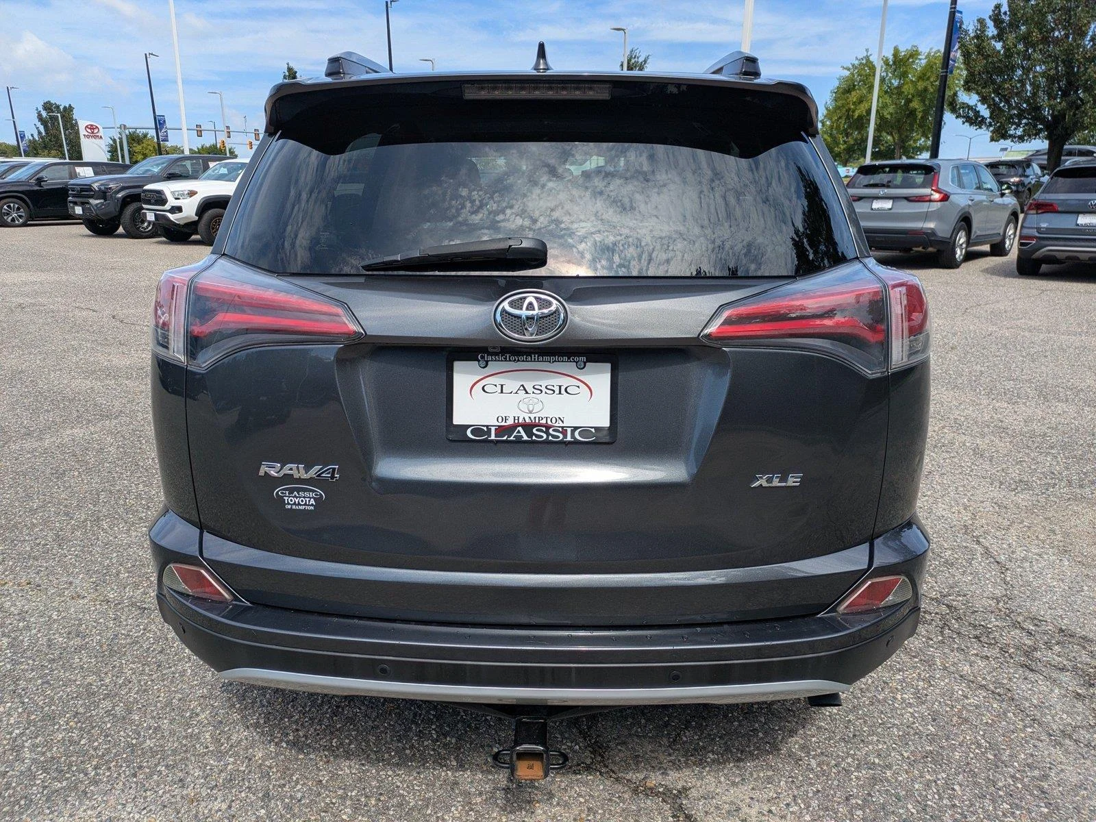 Used 2018 Magnetic Gray Metallic Toyota XLE image 5