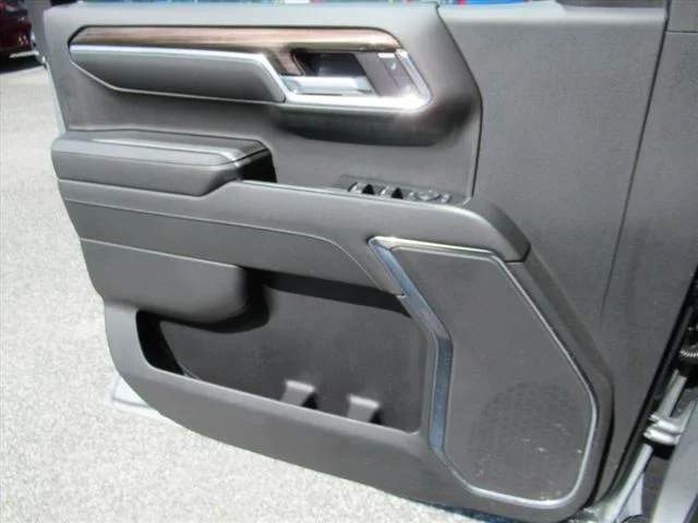 Used 2024 Gray Chevrolet LT image 18