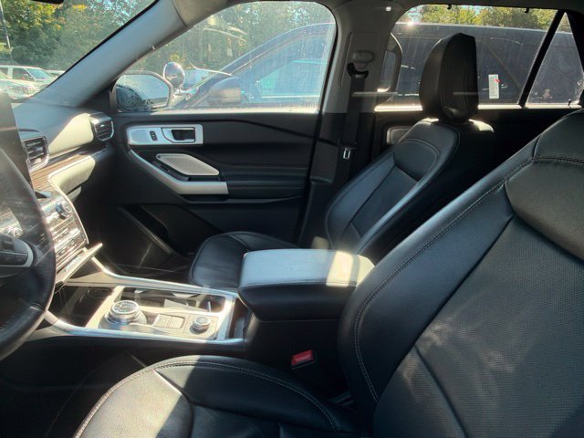 Used 2023 White Metallic Ford Limited image 9