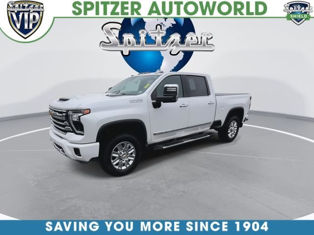 Used 2024 Beige Chevrolet High Country image 4