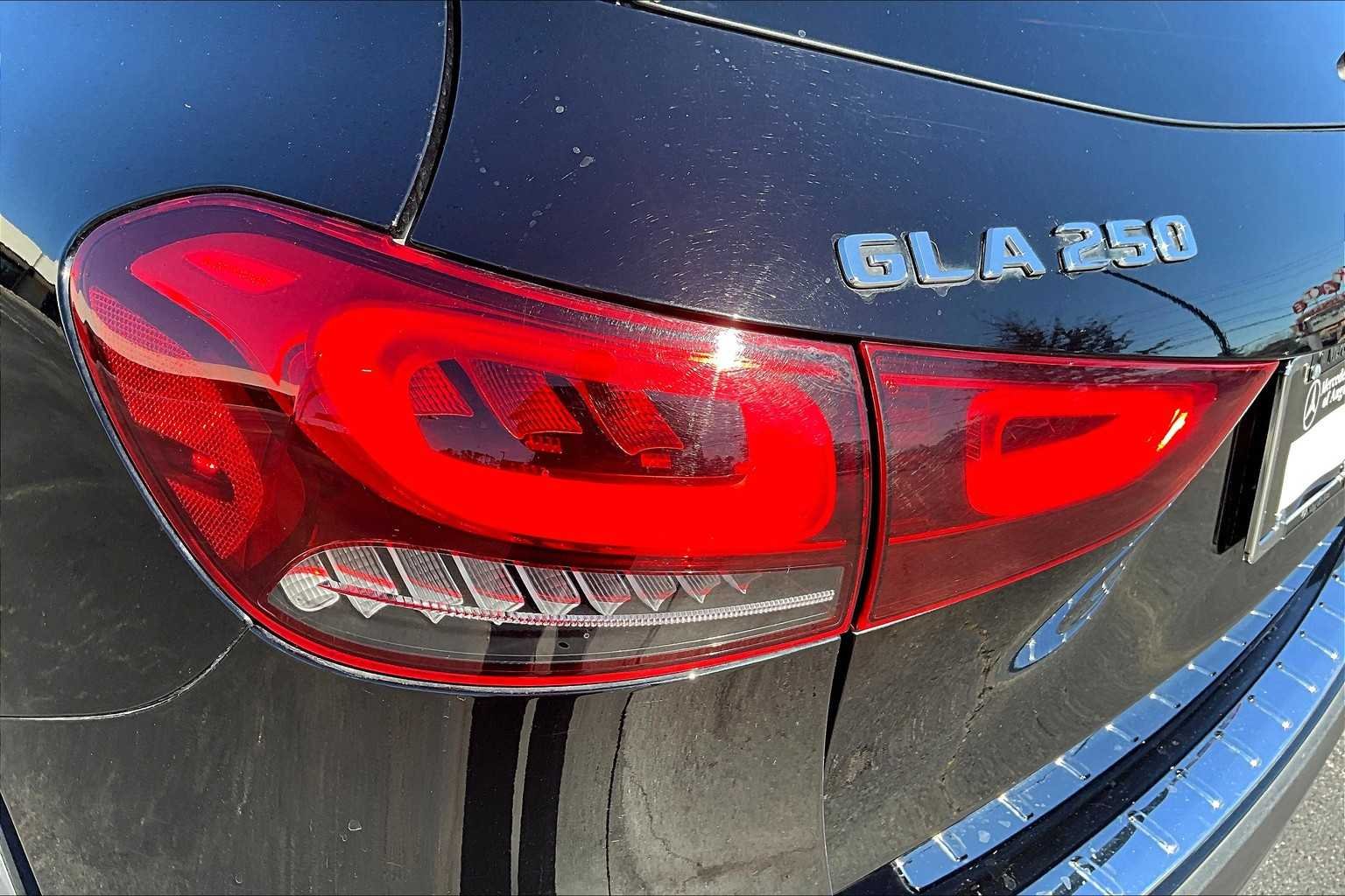 Used 2021 Night Black Mercedes-Benz GLA 250 image 28