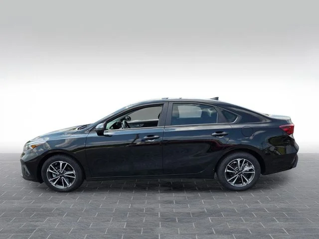 Used 2024 Black Kia LXS image 4