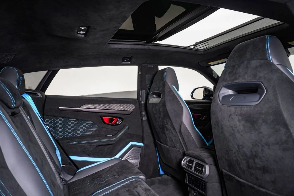 Used 2024 Blu Cepheus Metallic Lamborghini Performante image 21