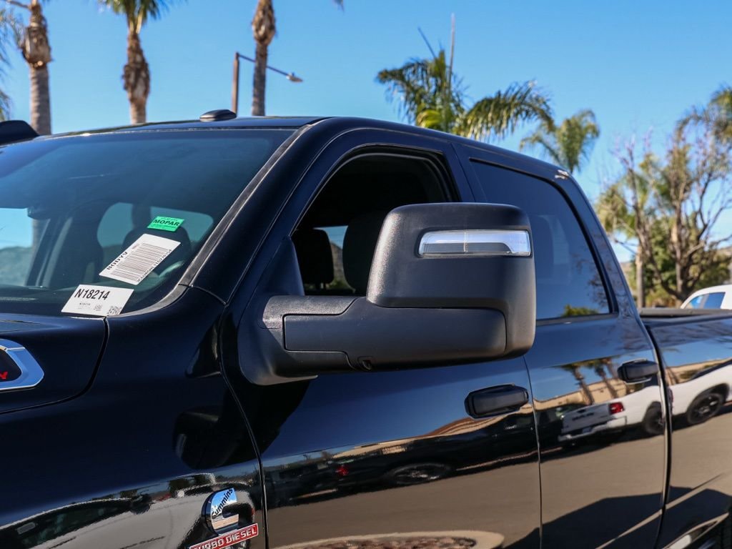 New 2026 Diamond Black Crystal Pearl-Coat Exterior Paint RAM Tradesman image 11