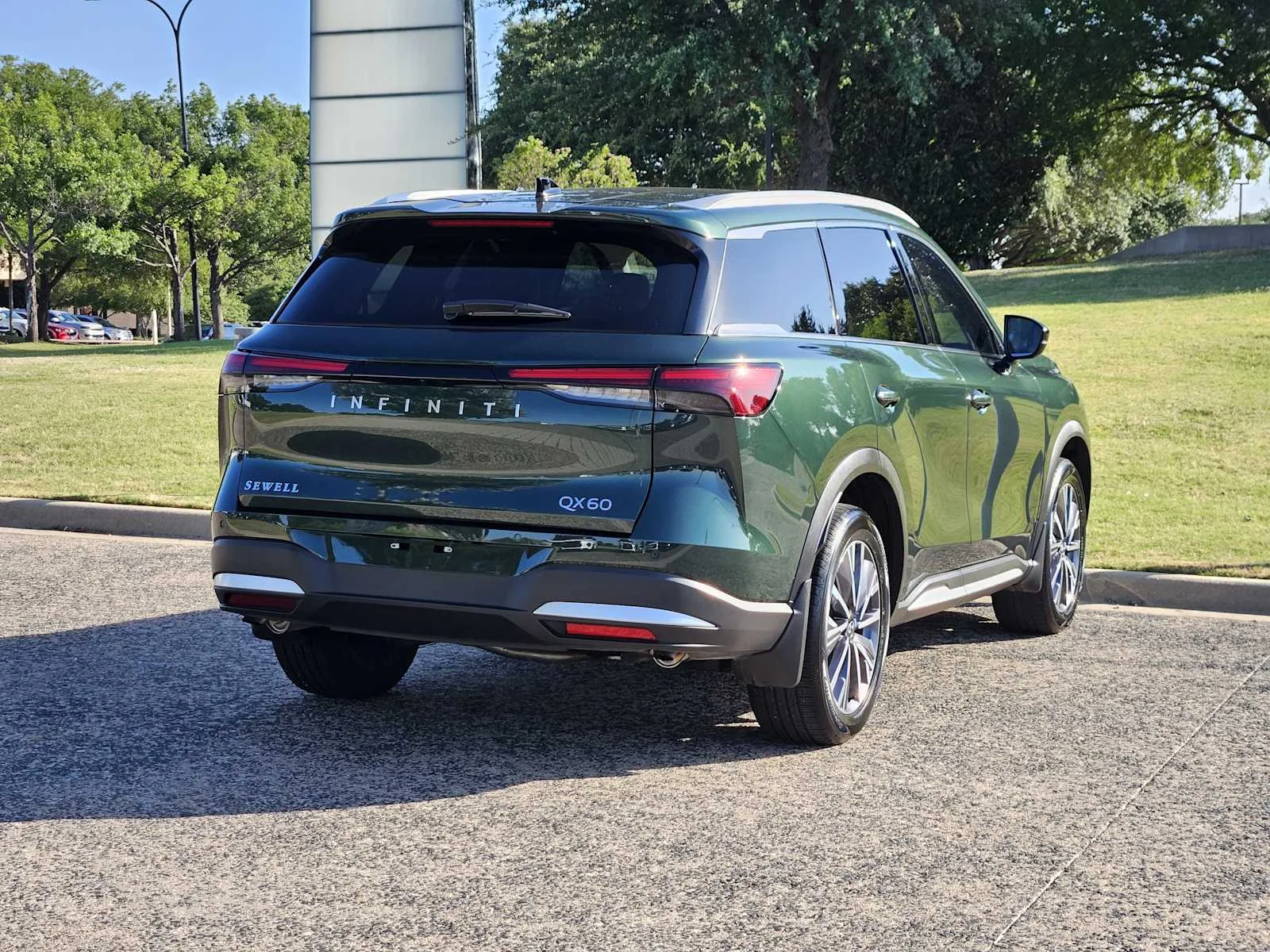 Certified Used 2026 Deep Emerald INFINITI LUXE image 8